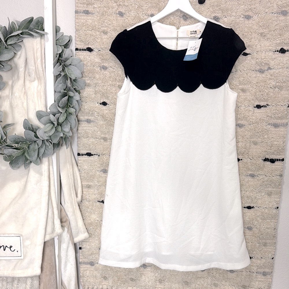 NWT Molly Bracken white  and black scalloped top  Dress Size L